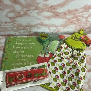 Grinch Themed Christmas Set